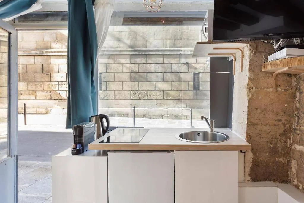 Cozy Boutique Apartment In The Heart Of Parijs 0*,
